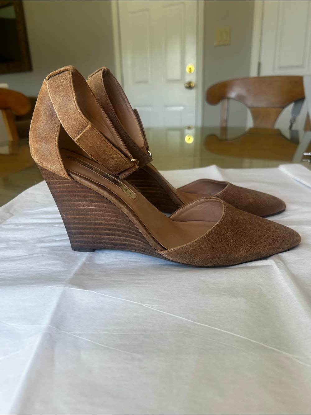 Women's Suede Pointed-Toe Wedge Heels in Brown